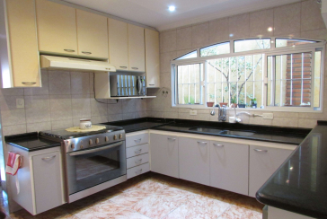 Sobrado à venda no Jardim Regina na Rua Carlos Mauser