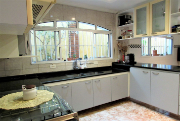 Sobrado à venda no Jardim Regina na Rua Carlos Mauser