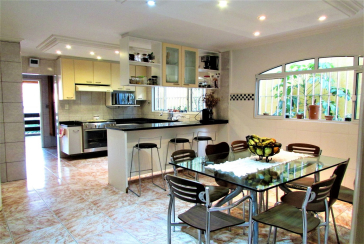 Sobrado à venda no Jardim Regina na Rua Carlos Mauser