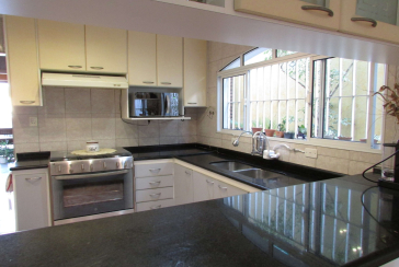 Sobrado à venda no Jardim Regina na Rua Carlos Mauser