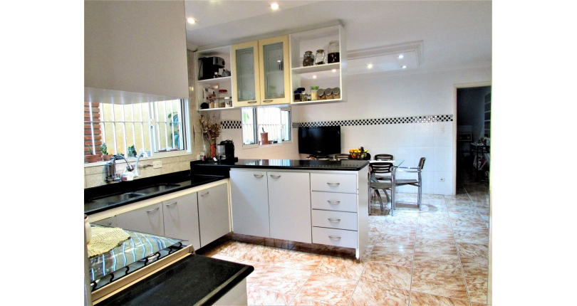 Sobrado à venda no Jardim Regina na Rua Carlos Mauser