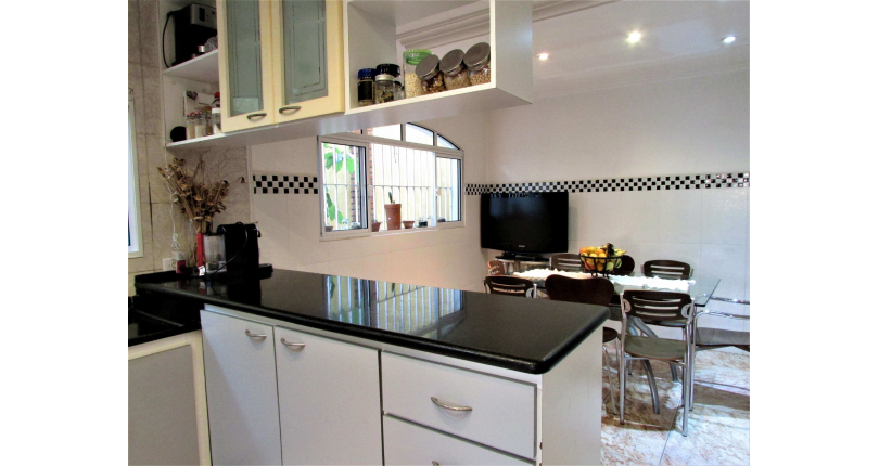 Sobrado à venda no Jardim Regina na Rua Carlos Mauser