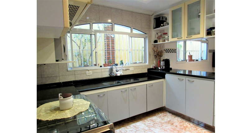 Sobrado à venda no Jardim Regina na Rua Carlos Mauser