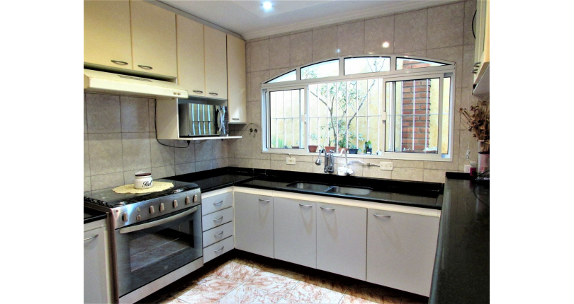 Sobrado à venda no Jardim Regina na Rua Carlos Mauser