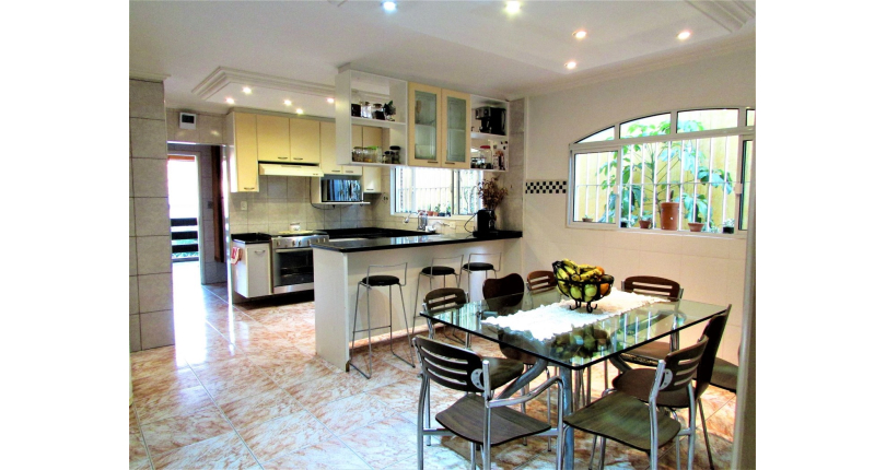 Sobrado à venda no Jardim Regina na Rua Carlos Mauser