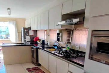 Belo Sobrado à venda no Conjunto Residencial Vista Verde na Rua Ricardo de Freitas