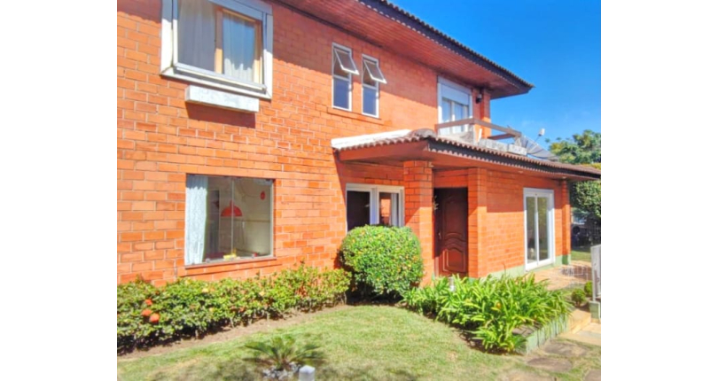 Belo Sobrado à venda no Conjunto Residencial Vista Verde na Rua Ricardo de Freitas