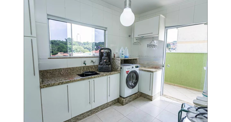 Belo Sobrado à venda no Parque São Domingos na Rua Luiz Filgueira Souto, 