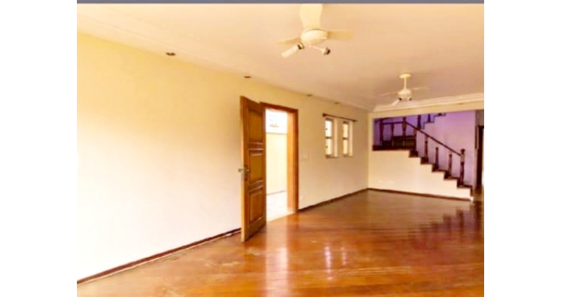 Belo Sobrado à venda na Vila Barreto na Rua Doutor Achiles Lisboa,