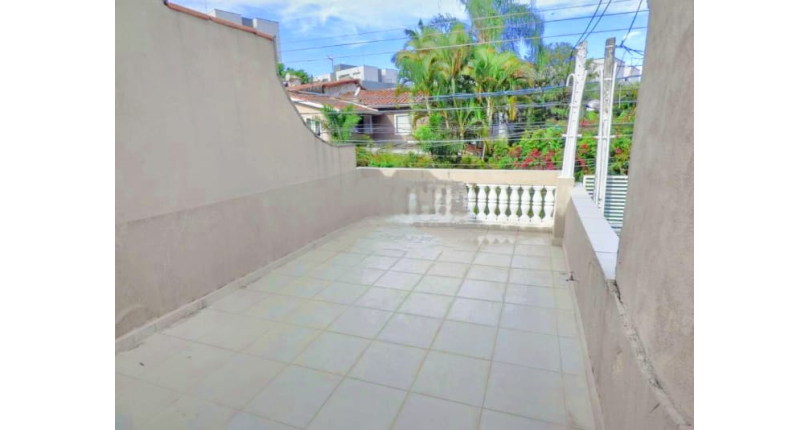 Bom Sobrado à venda no Conjunto Residencial Vista Verde na Rua Ricardo Abed