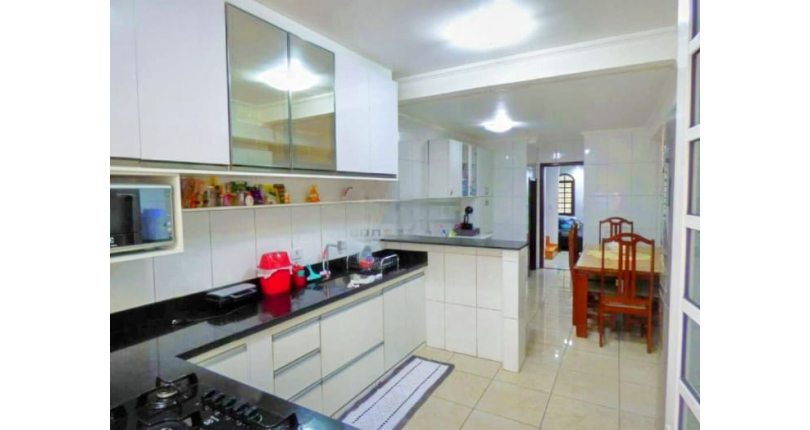 Bom Sobrado à venda no Conjunto Residencial Vista Verde na Rua Ricardo Abed