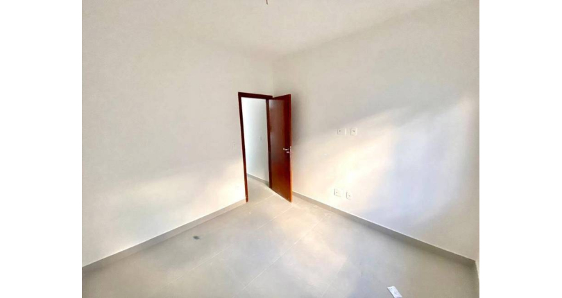 Sobrado novo à venda no Jardim Regina na Rua Andrade Velosino 130 B