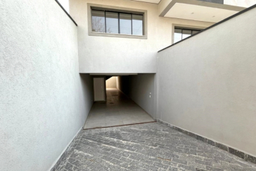 Sobrado novo à venda na Vila Catupia na Rua Tapendi 215,