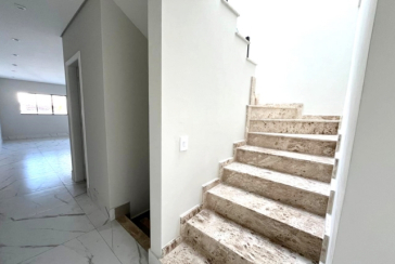 Sobrado novo à venda na Vila Catupia na Rua Tapendi 215,