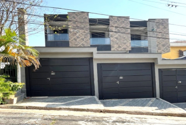 Sobrado novo à venda na Vila Catupia na Rua Tapendi 215,