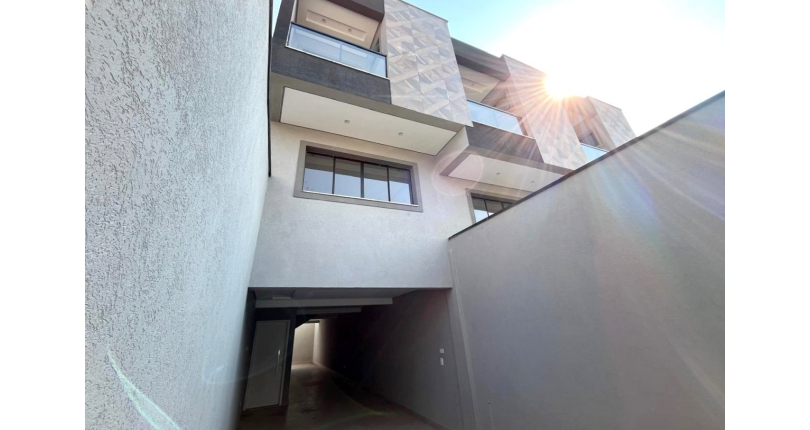 Sobrado novo à venda na Vila Catupia na Rua Tapendi 215,