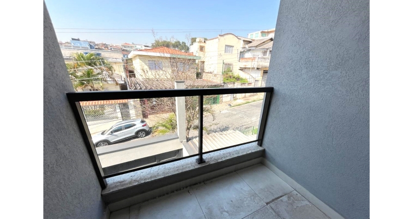 Sobrado novo à venda na Vila Catupia na Rua Tapendi 215,