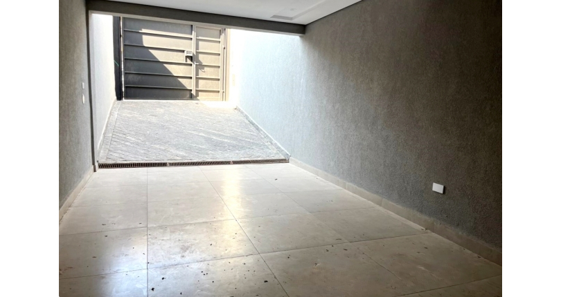 Sobrado novo à venda na Vila Catupia na Rua Tapendi 215,