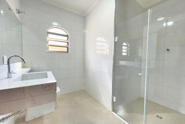 Belo Sobrado à venda no Parque São Domingos na Rua Waltrudes Correa,