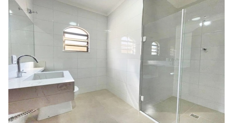 Belo Sobrado à venda no Parque São Domingos na Rua Waltrudes Correa,