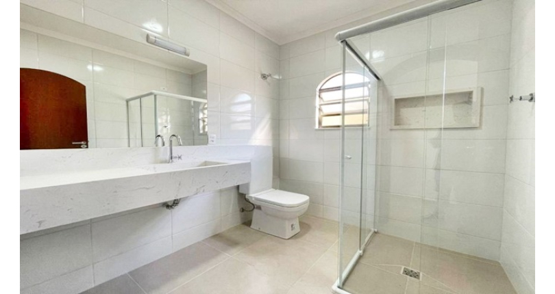 Belo Sobrado à venda no Parque São Domingos na Rua Waltrudes Correa,