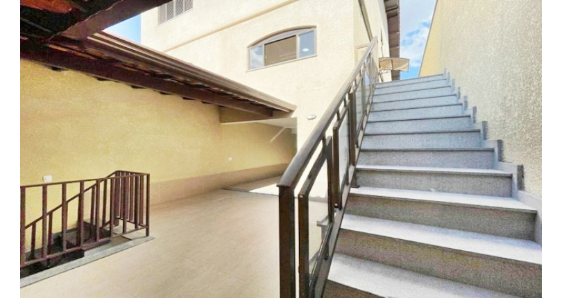 Belo Sobrado à venda no Parque São Domingos na Rua Waltrudes Correa,