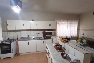 Bom Sobrado à venda na Ayrosa na Rua Rouxinol, com 2 dormitórios