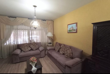 Bom Sobrado à venda na Ayrosa na Rua Rouxinol, com 2 dormitórios