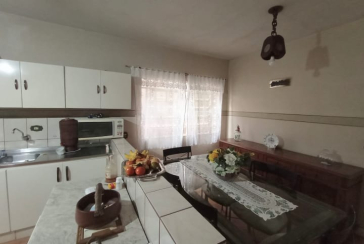 Bom Sobrado à venda na Ayrosa na Rua Rouxinol, com 2 dormitórios