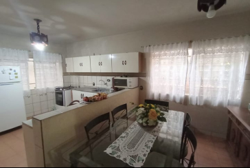 Bom Sobrado à venda na Ayrosa na Rua Rouxinol, com 2 dormitórios