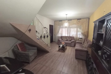 Bom Sobrado à venda na Ayrosa na Rua Rouxinol, com 2 dormitórios