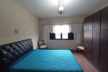 Bom Sobrado à venda na Ayrosa na Rua Rouxinol, com 2 dormitórios