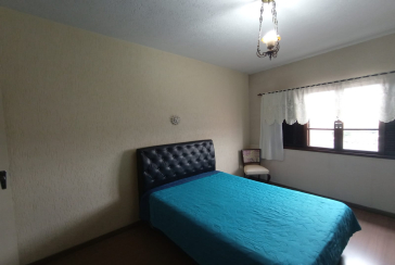 Bom Sobrado à venda na Ayrosa na Rua Rouxinol, com 2 dormitórios