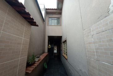 Bom Sobrado à venda na Ayrosa na Rua Rouxinol, com 2 dormitórios