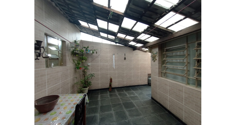 Bom Sobrado à venda na Ayrosa na Rua Rouxinol, com 2 dormitórios