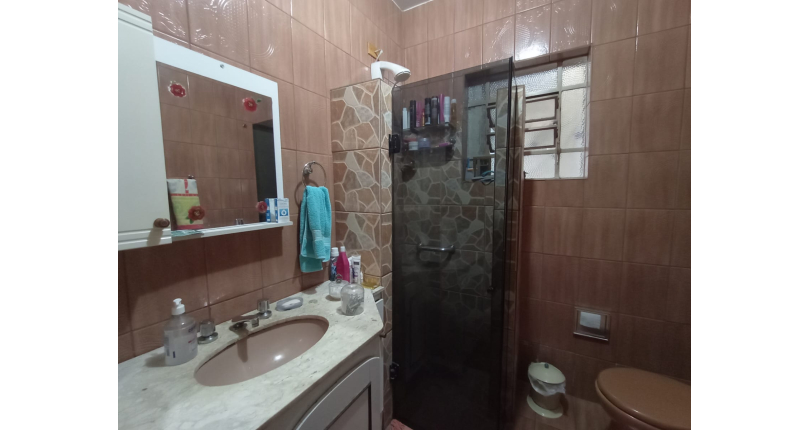 Bom Sobrado à venda na Ayrosa na Rua Rouxinol, com 2 dormitórios