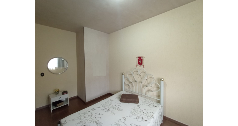 Bom Sobrado à venda na Ayrosa na Rua Rouxinol, com 2 dormitórios