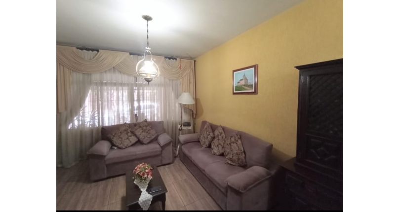 Bom Sobrado à venda na Ayrosa na Rua Rouxinol, com 2 dormitórios