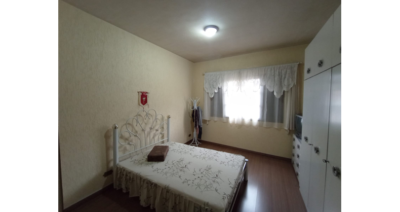 Bom Sobrado à venda na Ayrosa na Rua Rouxinol, com 2 dormitórios