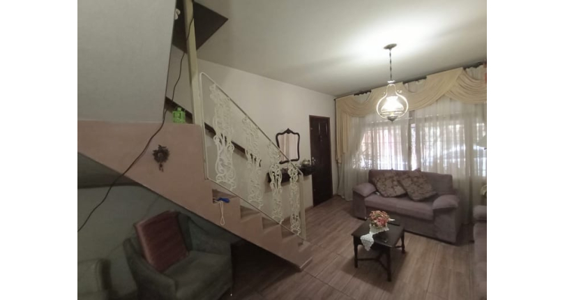 Bom Sobrado à venda na Ayrosa na Rua Rouxinol, com 2 dormitórios