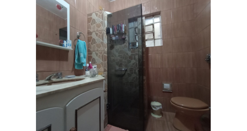 Bom Sobrado à venda na Ayrosa na Rua Rouxinol, com 2 dormitórios