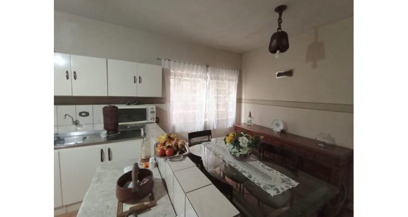 Bom Sobrado à venda na Ayrosa na Rua Rouxinol, com 2 dormitórios