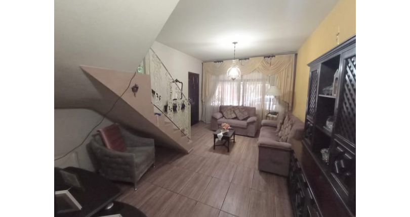 Bom Sobrado à venda na Ayrosa na Rua Rouxinol, com 2 dormitórios