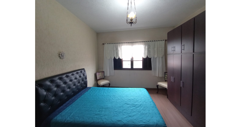 Bom Sobrado à venda na Ayrosa na Rua Rouxinol, com 2 dormitórios