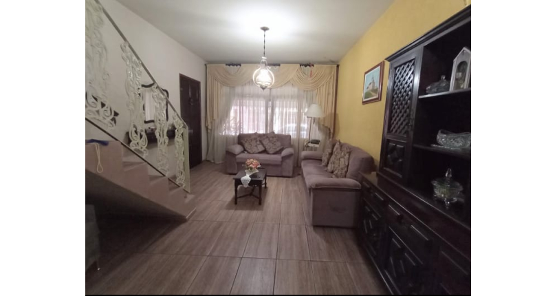 Bom Sobrado à venda na Ayrosa na Rua Rouxinol, com 2 dormitórios