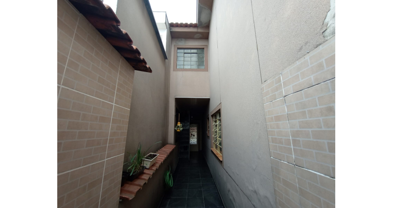 Bom Sobrado à venda na Ayrosa na Rua Rouxinol, com 2 dormitórios