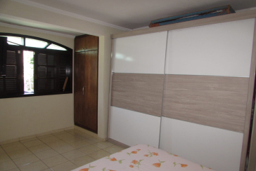 Sobrado à venda no Parque São Domingos na Rua Pedro Sernagiotti, com 3 dormitórios