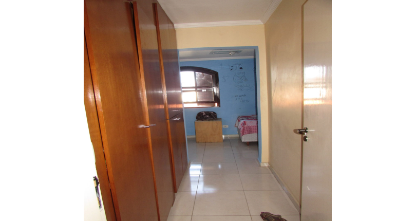 Sobrado à venda no Parque São Domingos na Rua Pedro Sernagiotti, com 3 dormitórios