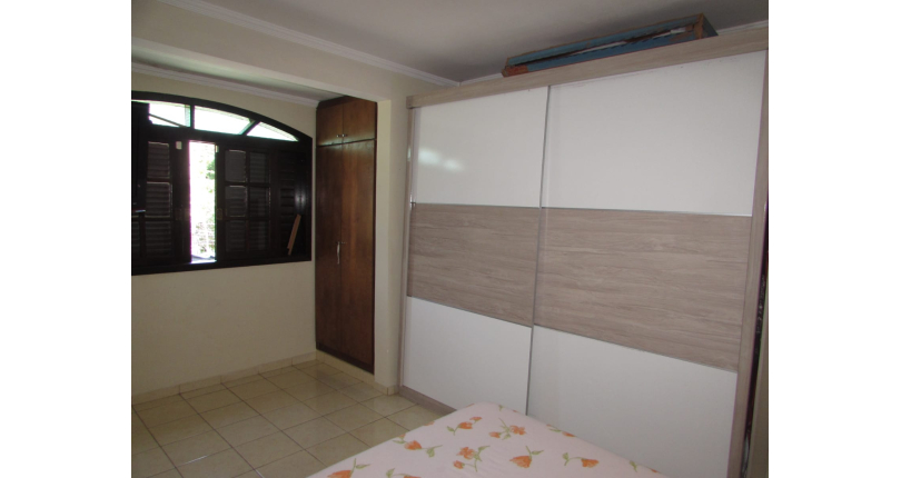 Sobrado à venda no Parque São Domingos na Rua Pedro Sernagiotti, com 3 dormitórios