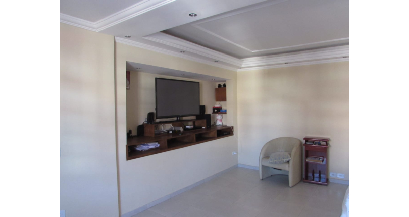 Sobrado à venda no Parque São Domingos na Rua Pedro Sernagiotti, com 3 dormitórios